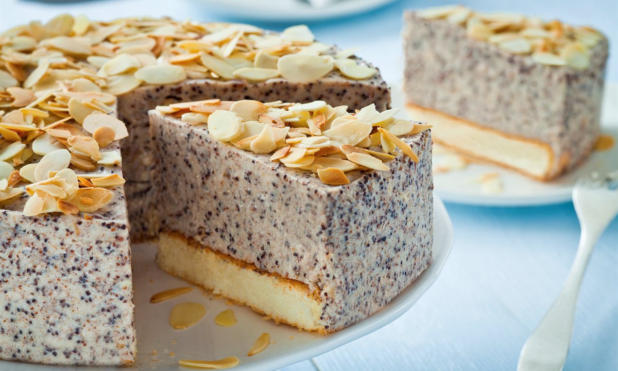 Torcik na zimno z makiem, mascarpone i bitą śmietaną