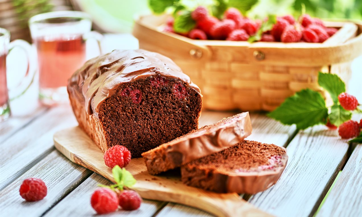 Babka czekoladowa z malinami
