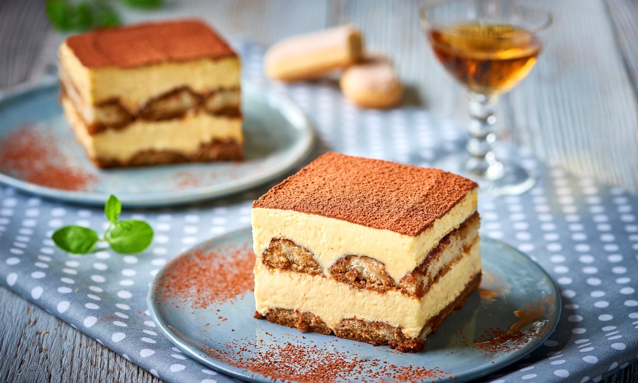 Klasyczne tiramisu z ciemnym kakao