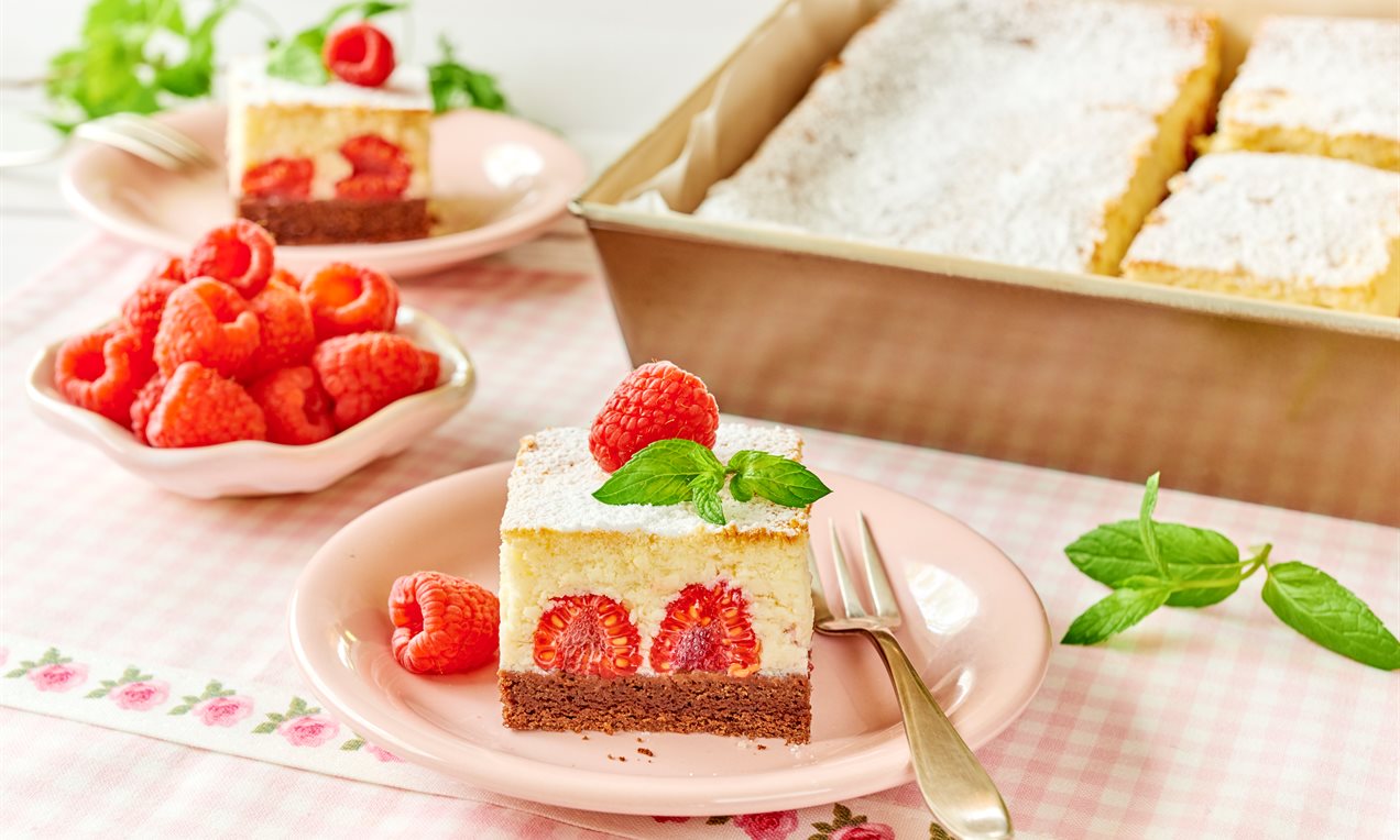 Sernik królewski z malinami i mascarpone