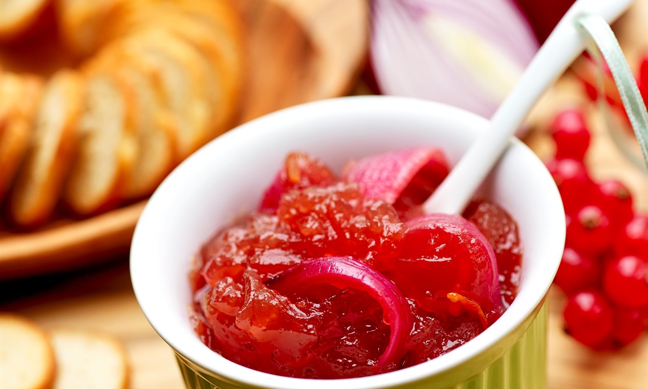 Kwaśny chutney z porzeczek i cebuli